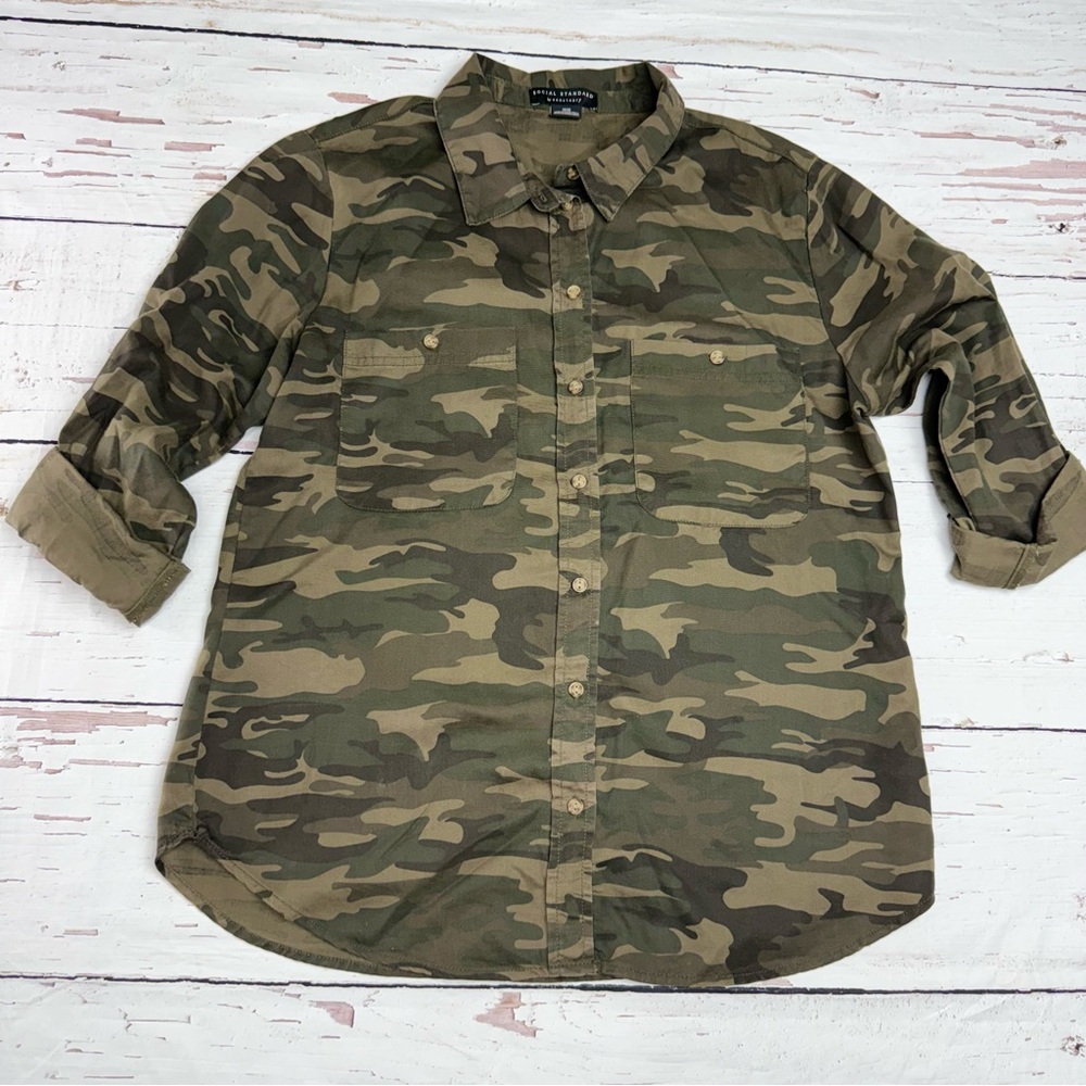 Sanctuary Green Camouflage‎ Casual Button Down Shirt